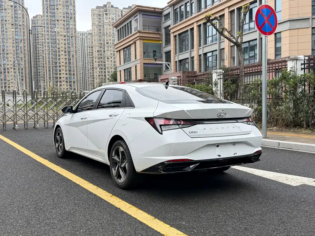 Elantra 2022 1.5L CVT LUX Premium Edition купить на сайте DeffCars