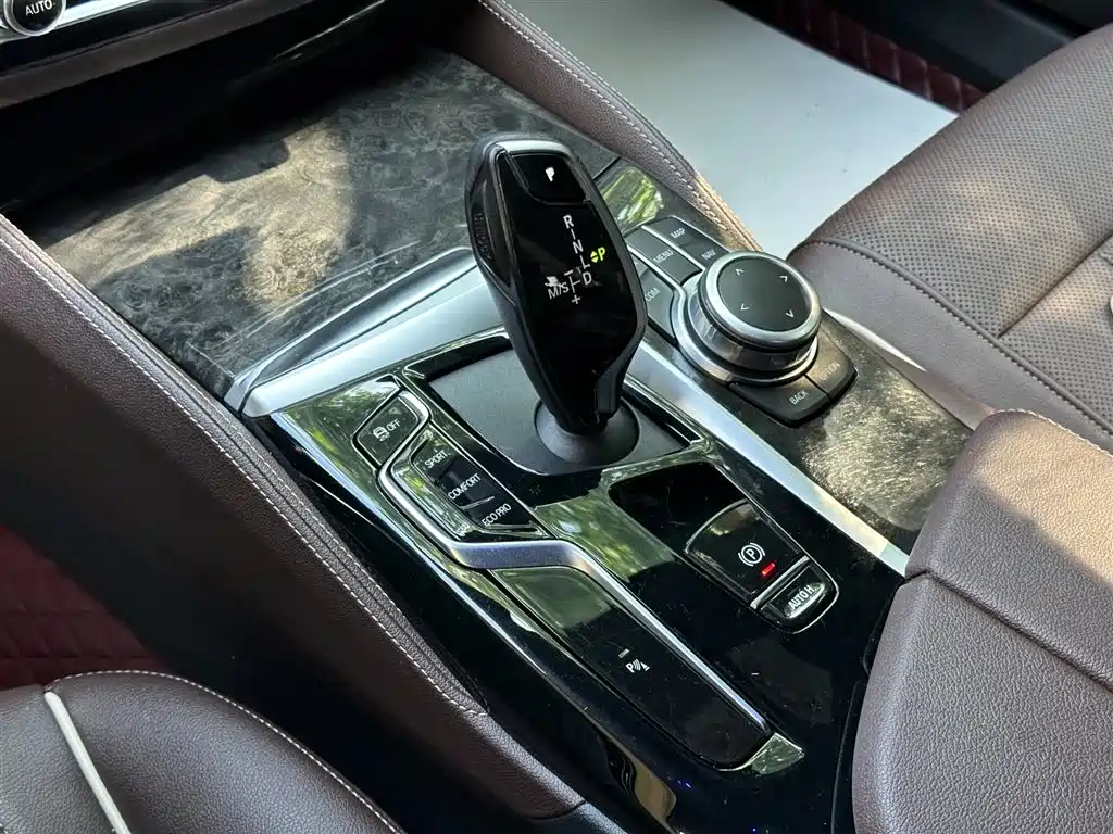 BMW 5 Series 2022 525Li M Sports Package купить на сайте DeffCars