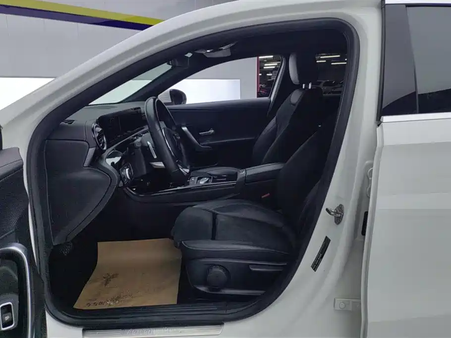 Mercedes-Benz A-Class 2019 facelift A 180 L sports sedan купить на сайте DeffCars