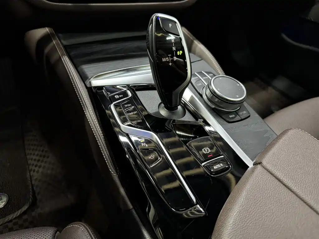 BMW 5 Series 2021 Facelift 530Li Exclusive M Sports Package купить на сайте DeffCars