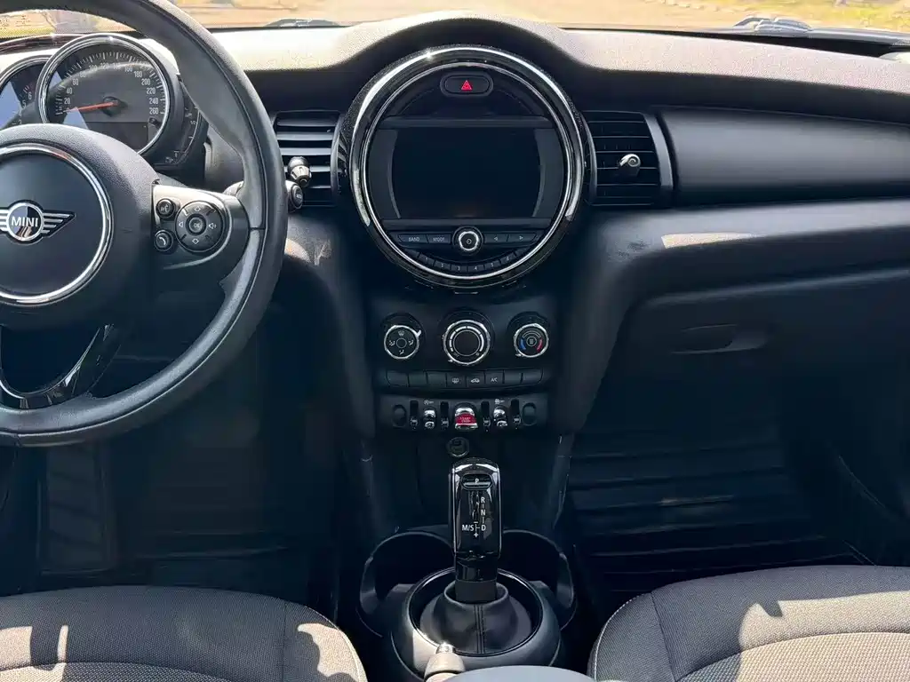 MINI 2018 1.5T ONE five-door version купить на сайте DeffCars
