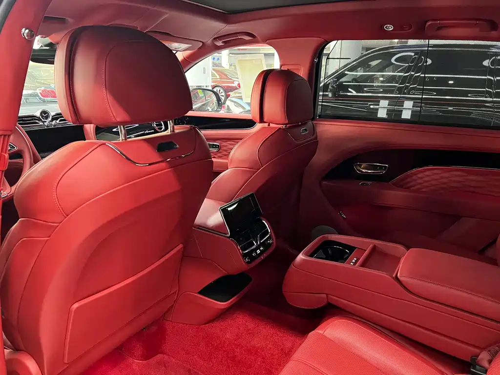Bentayga 2025 4.0T V8 Long Wheelbase Art Edition купить на сайте DeffCars