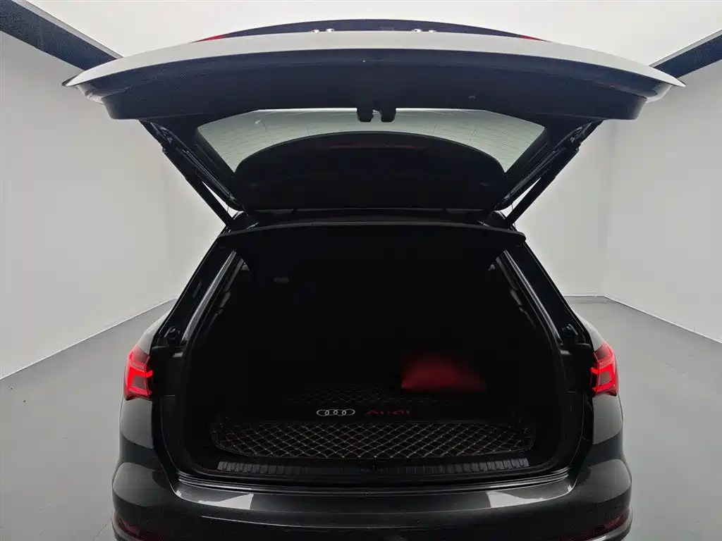 Audi Q3 2019 35 TFSI aggressive and dynamic купить на сайте DeffCars