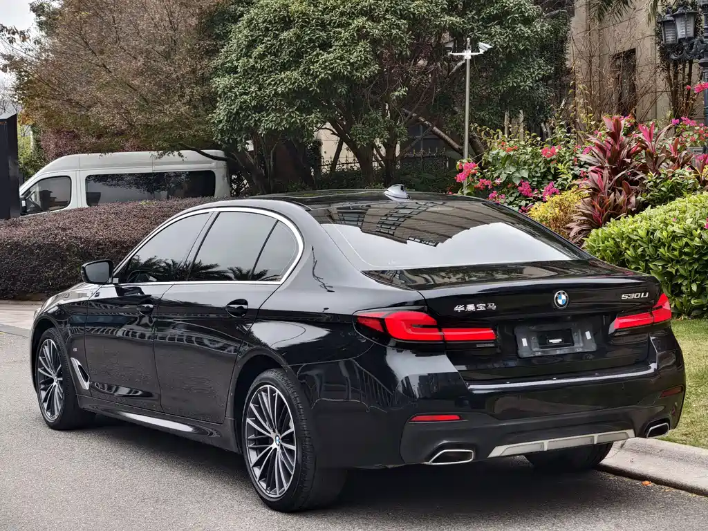 BMW 5 Series 2023 530Li Leading M Sports Package купить на сайте DeffCars