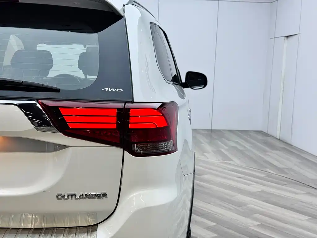 Outlander 2018 2.4L four-wheel drive elite version 5 seats купить на сайте DeffCars