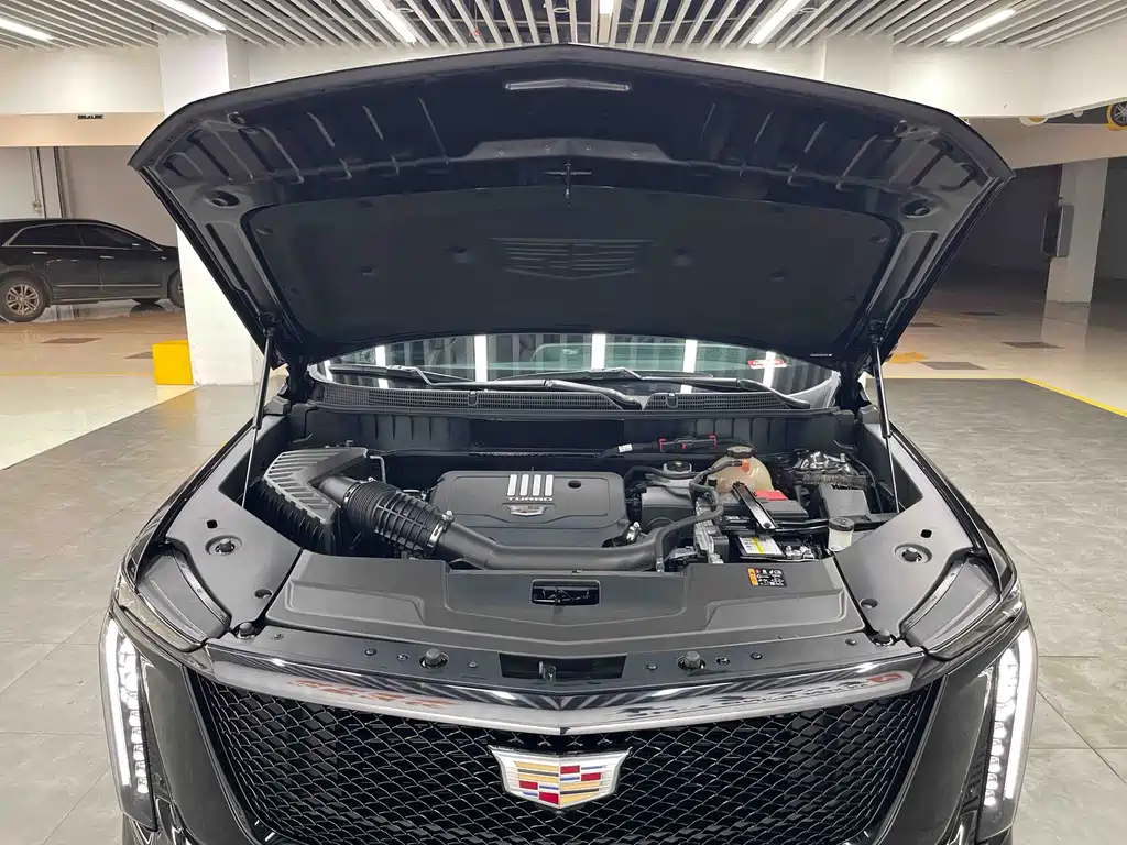 Cadillac XT5 2025 2.0T Platinum model купить на сайте DeffCars