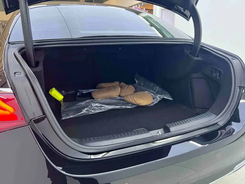 Mercedes-Benz E-Class 2025 E 300 L Luxury Model купить на сайте DeffCars