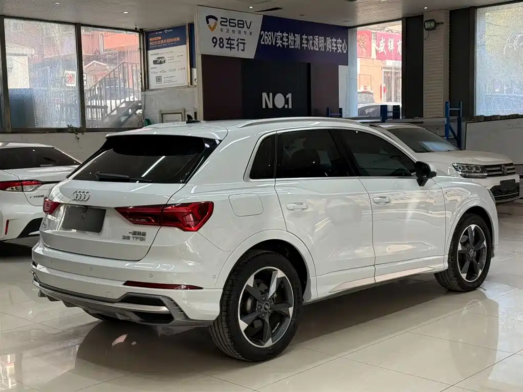 Audi Q3 2023 35 TFSI Fashionable and Dynamic (1.4T) купить на сайте DeffCars