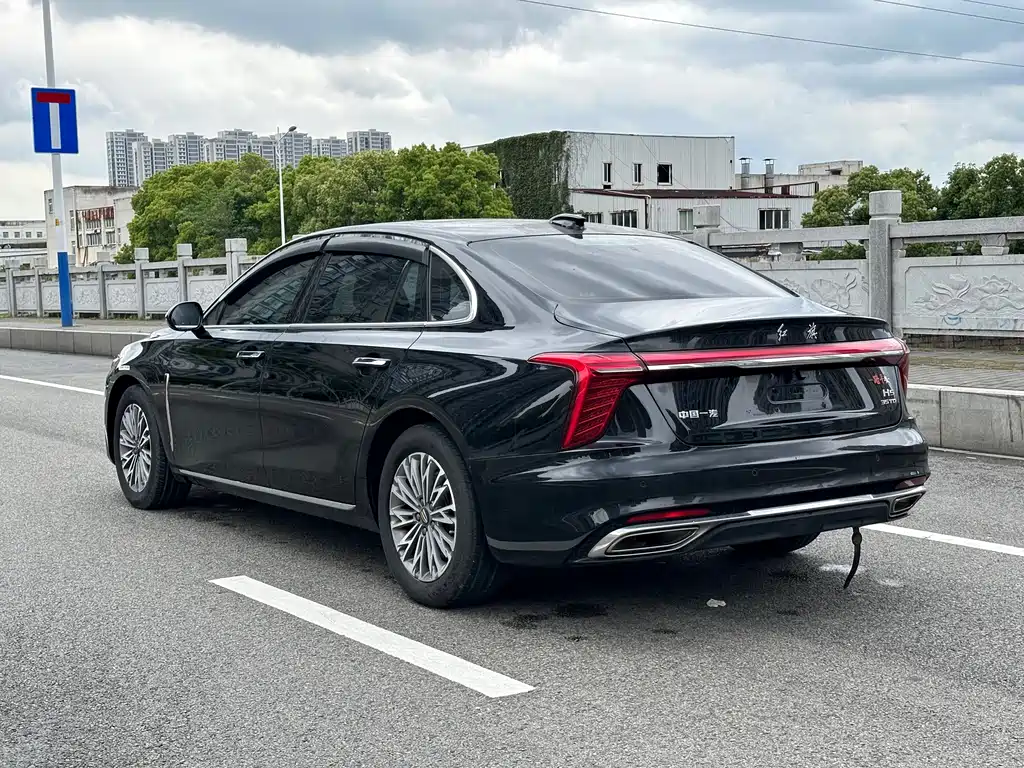 Hongqi H5 2023 1.5T DCT Zhilian Qiyun Edition купить на сайте DeffCars