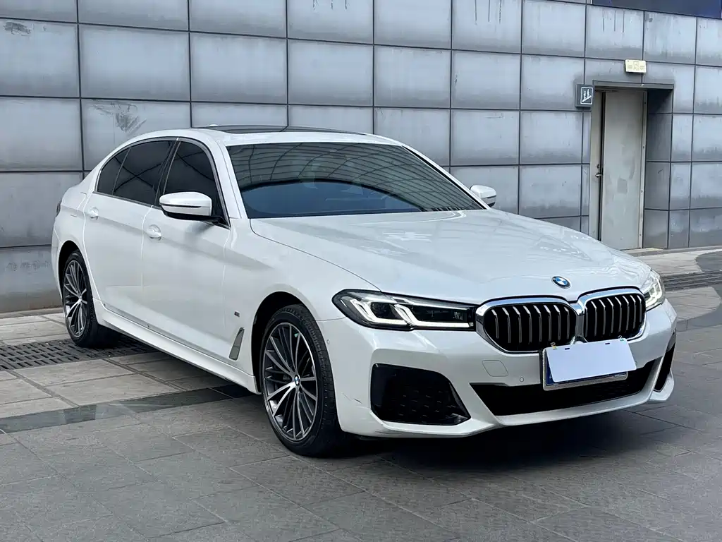 BMW 5 Series 2022 530Li Leading M Sports Package купить на сайте DeffCars