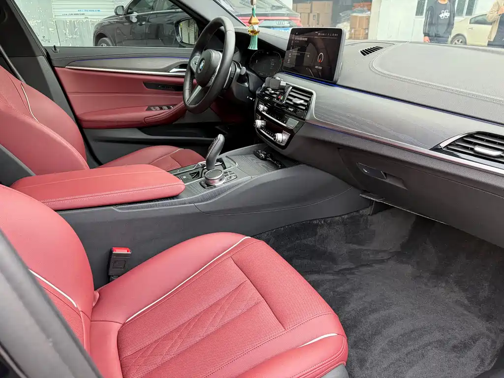 BMW 5 Series 2022 530Li Leading M Sports Package купить на сайте DeffCars