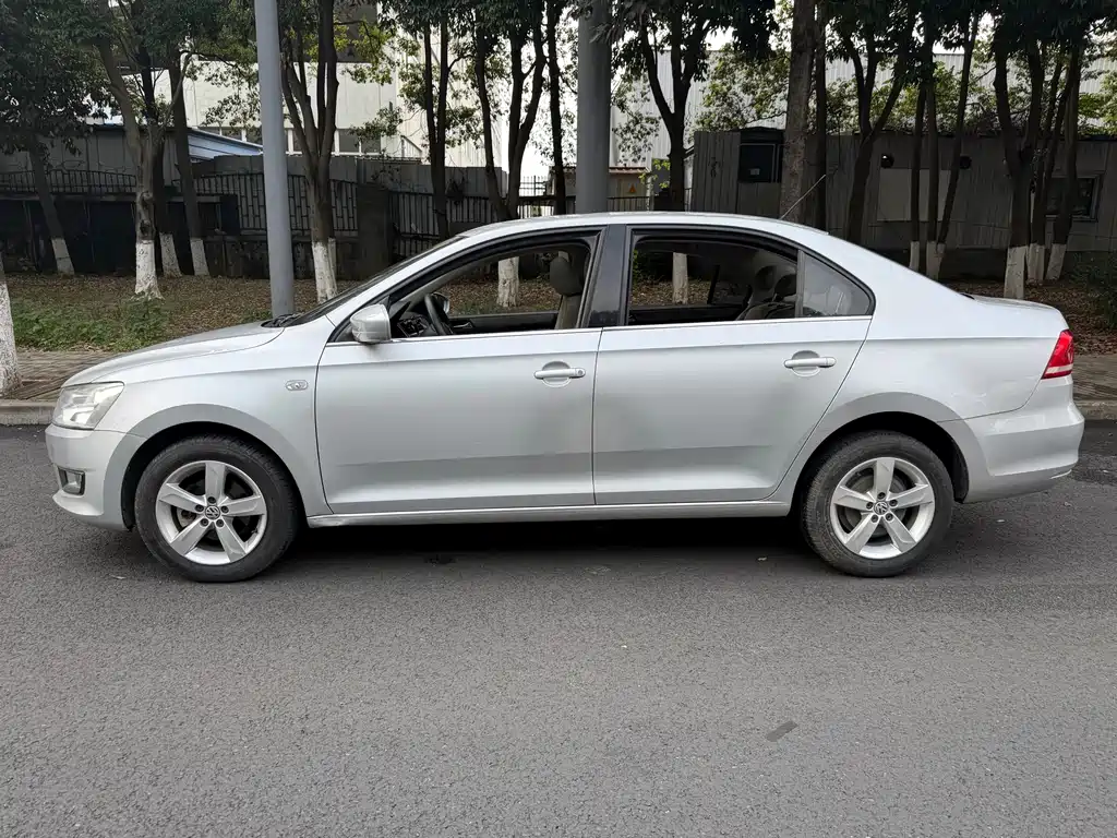Santana 2013 1.4L manual comfort version купить на сайте DeffCars