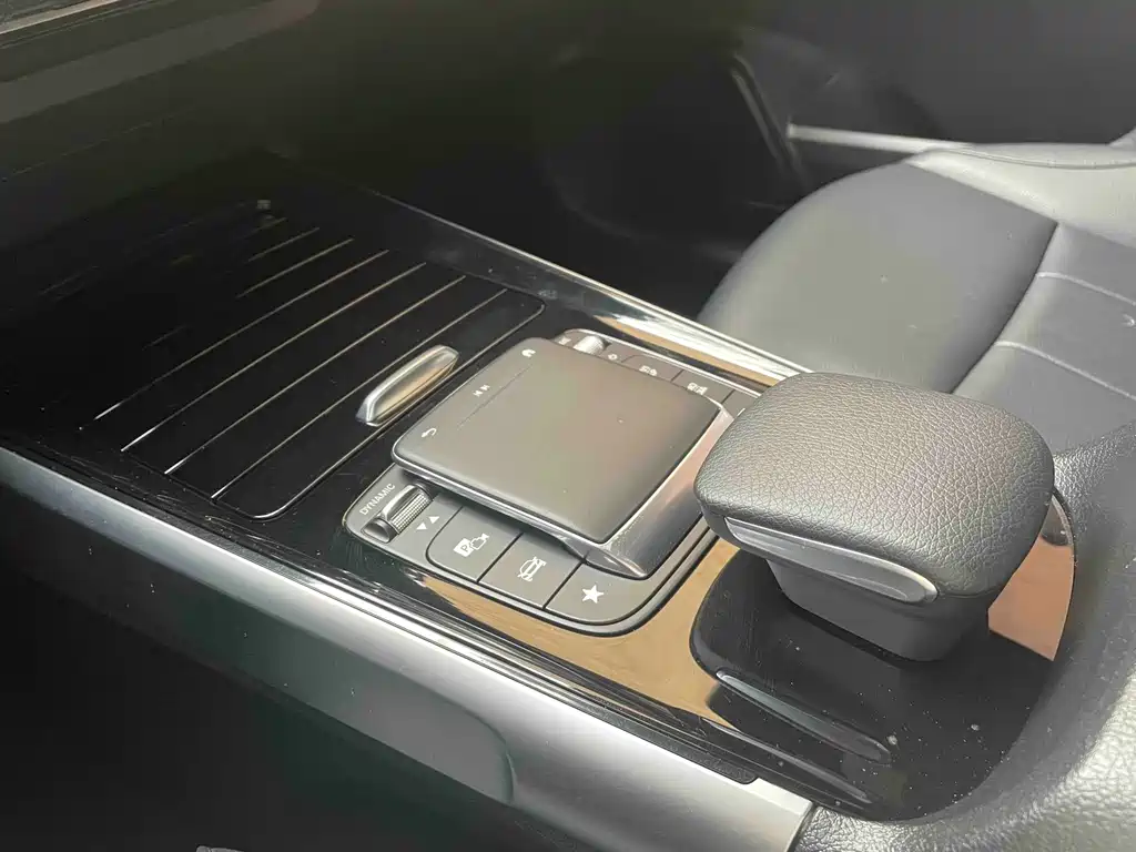 Mercedes-Benz GLB 2023 facelift GLB 200 dynamic купить на сайте DeffCars