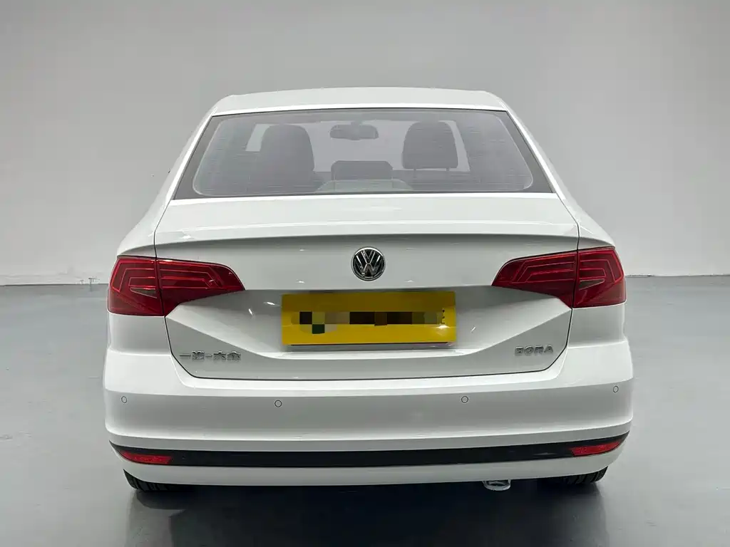 Bora 2018 1.5L manual fashion model купить на сайте DeffCars