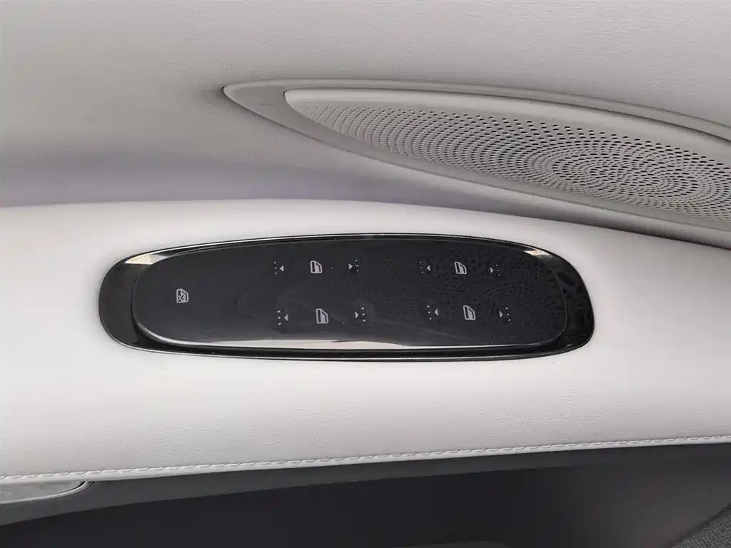 Zhiji LS7 2023 90kWh Elite four-wheel drive version купить на сайте DeffCars