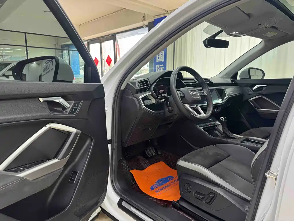 Audi Q3 2022 35 TFSI aggressive and dynamic купить на сайте DeffCars