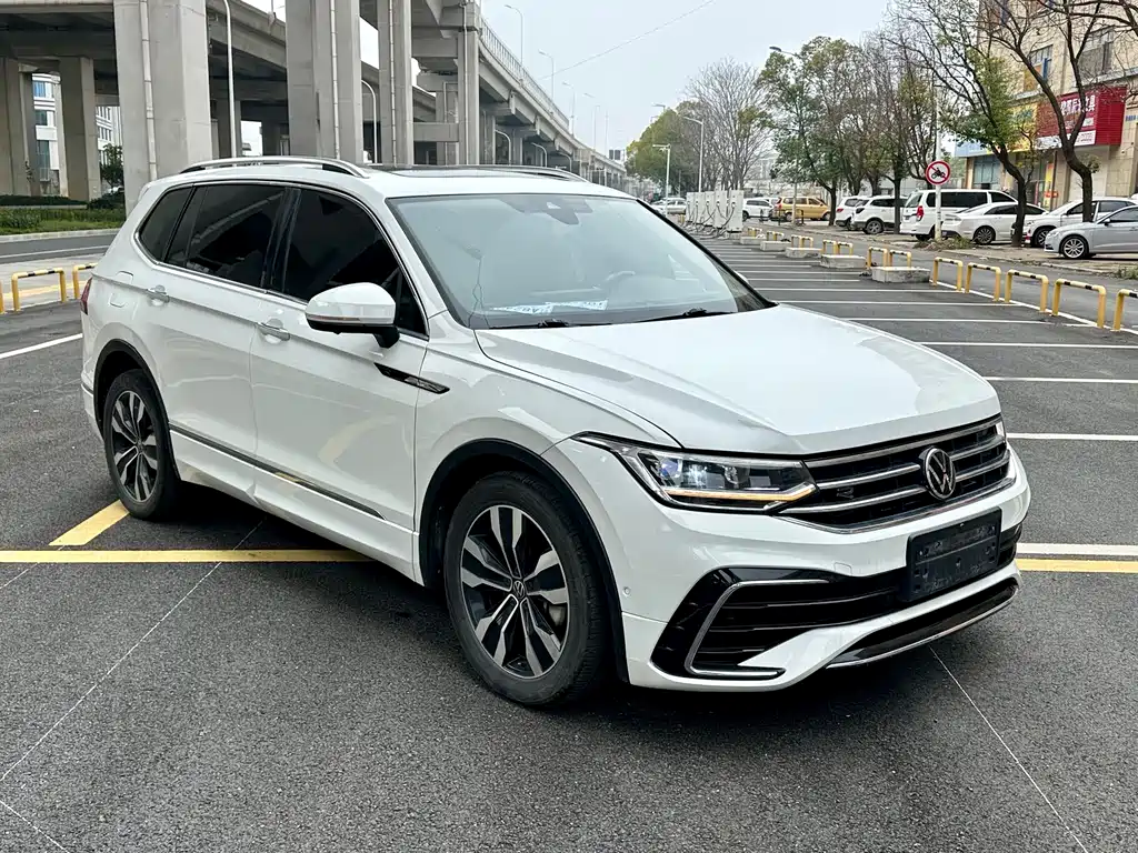 Tiguan L 2023 330TSI automatic two-wheel drive R-Line version купить на сайте DeffCars