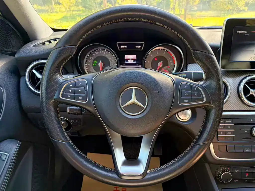 Mercedes-Benz GLA 2017 GLA 200 Dynamic купить на сайте DeffCars