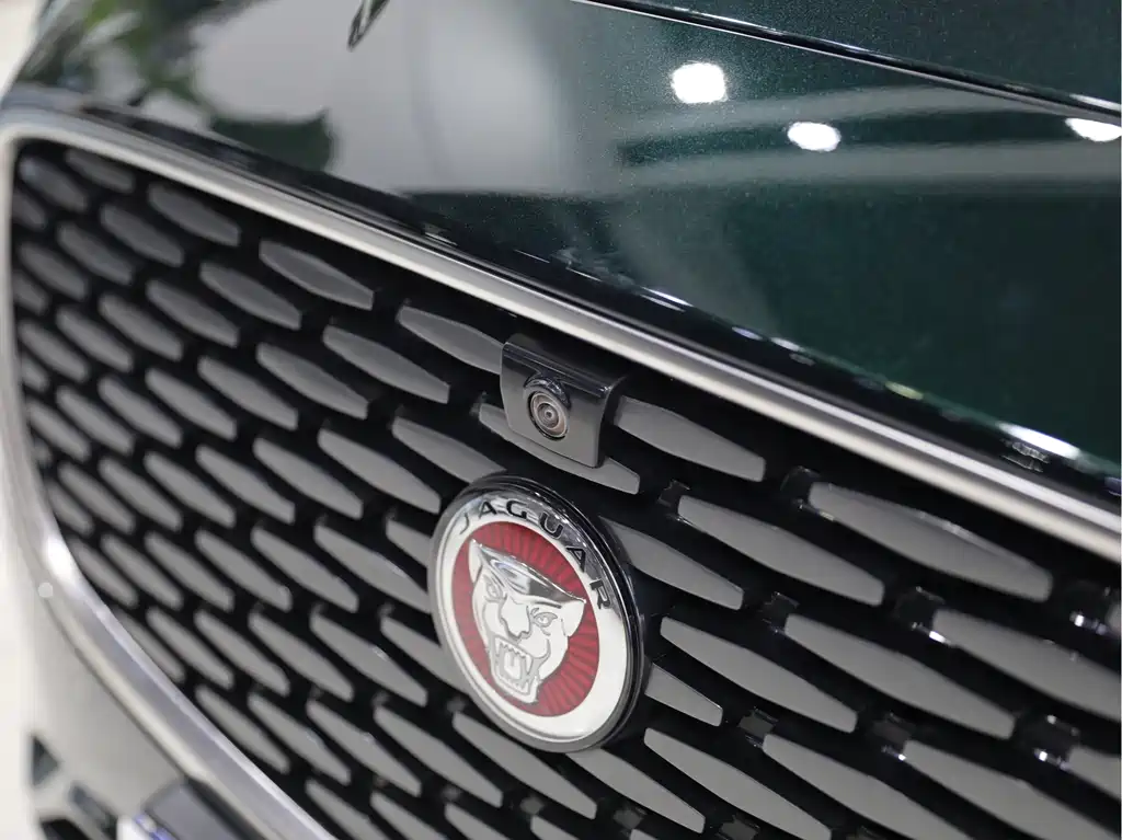 Jaguar XFL 2024 2.0T P250 two-wheel drive exclusive luxury version купить на сайте DeffCars