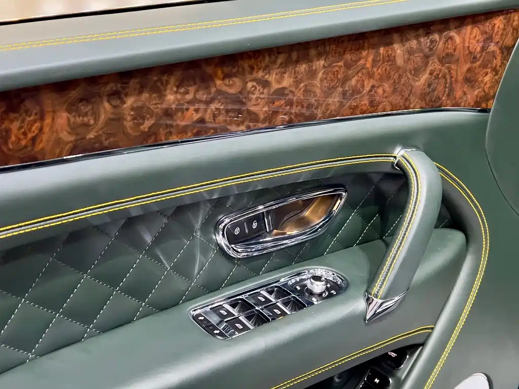 Bentayga 2017 6.0T Standard Edition купить на сайте DeffCars