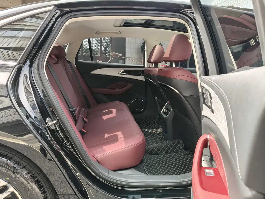 Hongqi H5 2025 2.0T automatic Qichang version купить на сайте DeffCars