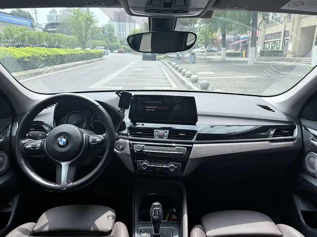 BMW X1 2022 sDrive25Li Leading Model купить на сайте DeffCars