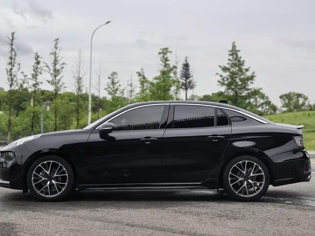 Lynk & Co 03 2022 2.0TD DCT Pro купить на сайте DeffCars