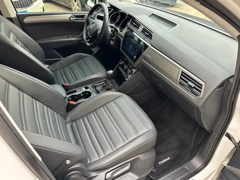 Touran 2016 Touran L 280TSI DSG Shuya Edition купить на сайте DeffCars