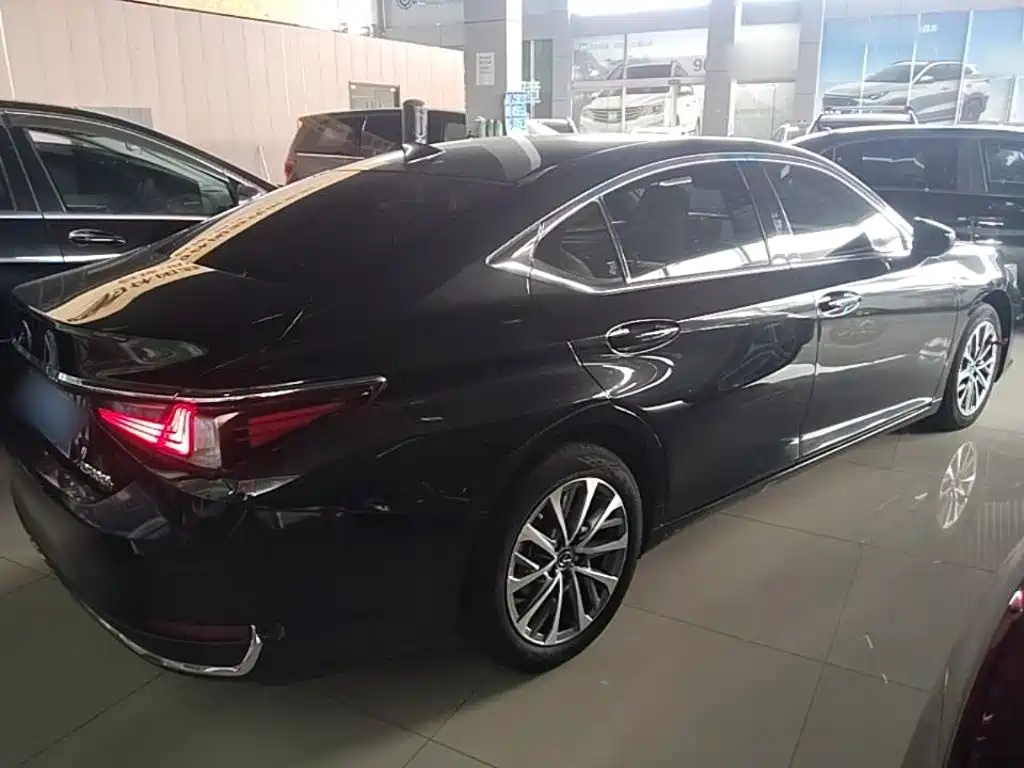 Lexus ES 2023款 200 卓越版 купить на сайте DeffCars