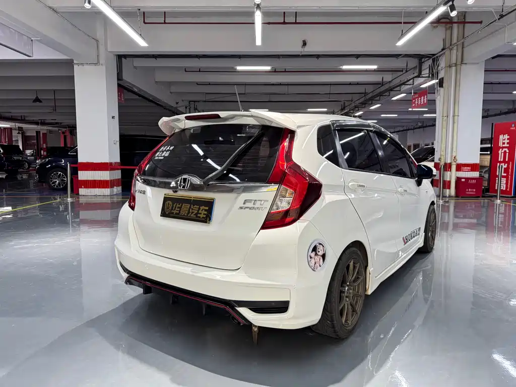 Fit 2018 1.5L CVT Fashion Edition купить на сайте DeffCars