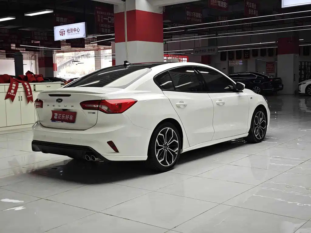 Focus 2021 Sedan EcoBoost 180 Automatic ST Line купить на сайте DeffCars