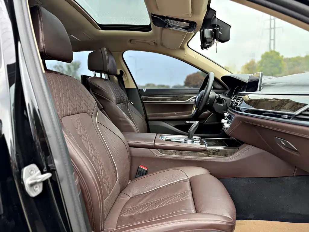BMW 7 Series 2016 730Li Luxury купить на сайте DeffCars