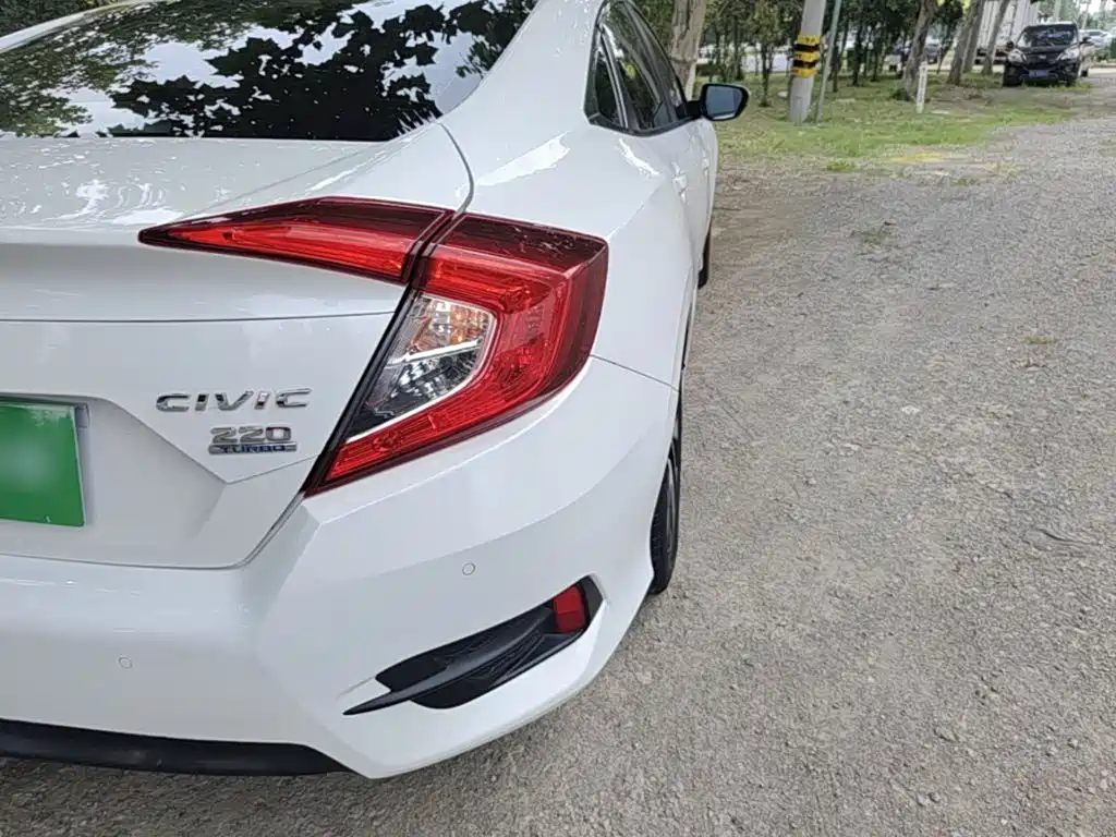 Civic 2016 220TURBO CVT Deluxe Edition купить на сайте DeffCars
