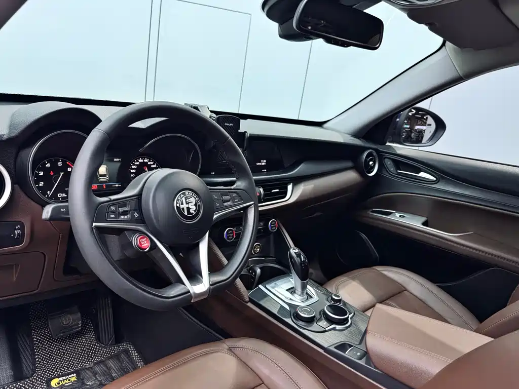 Stelvio 2017 2.0T 200HP Deluxe Edition купить на сайте DeffCars