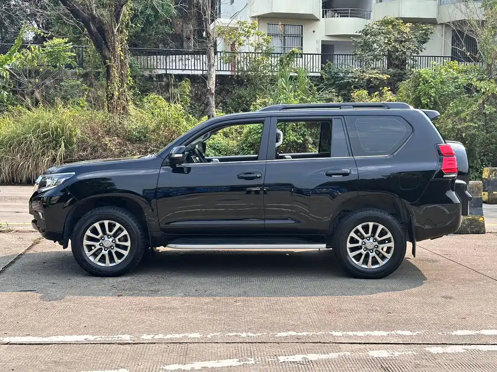 Prado 2018 3.5L automatic VX NAVI rear mounted spare tire купить на сайте DeffCars