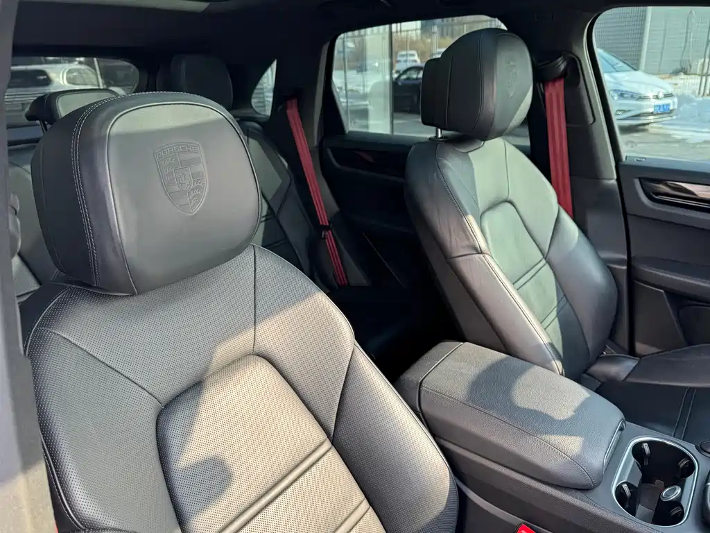 Cayenne New Energy 2021 Cayenne E-Hybrid 2.0T купить на сайте DeffCars