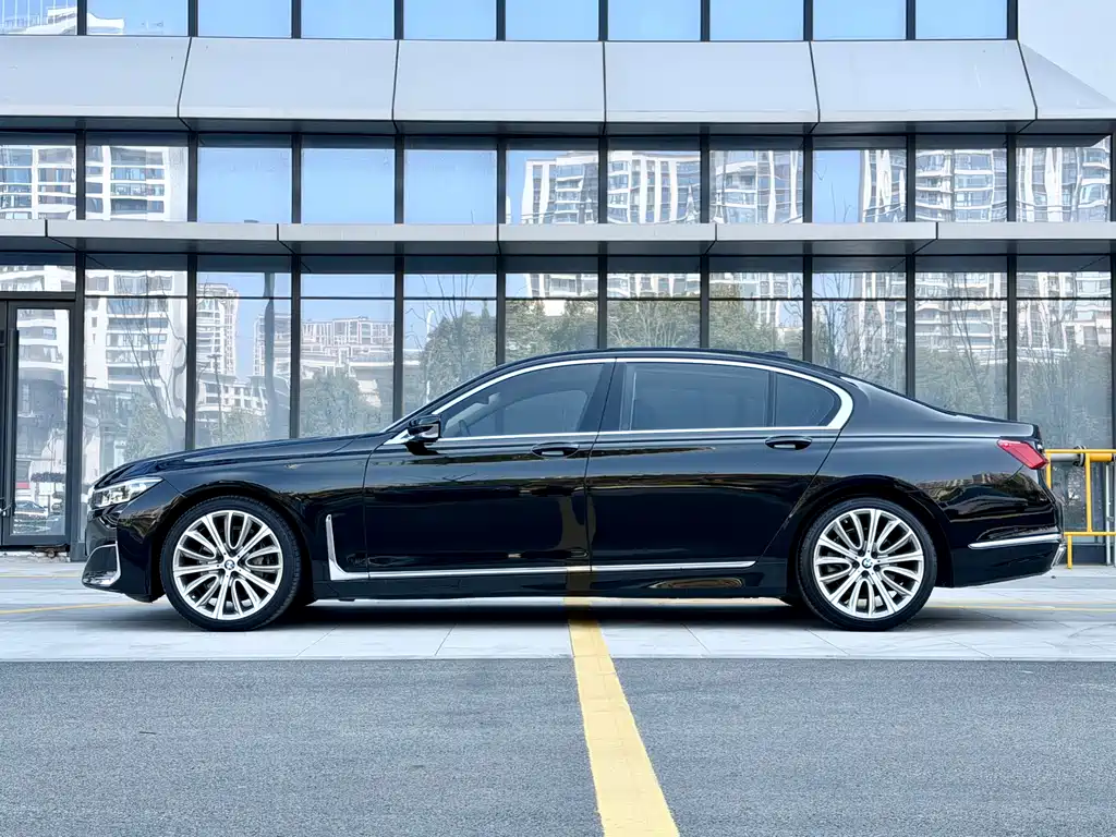 BMW 7 Series 2019 740Li Leading Luxury Package купить на сайте DeffCars