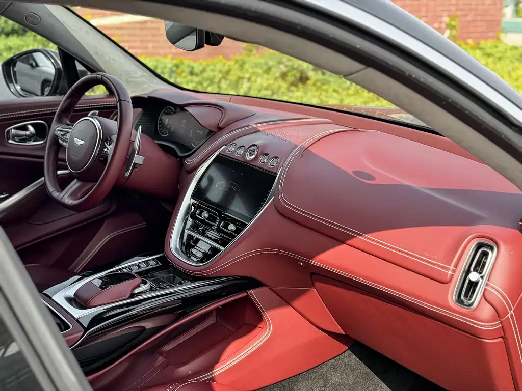 Aston Martin DBX 2021 4.0T V8 Silk Road Hong купить на сайте DeffCars