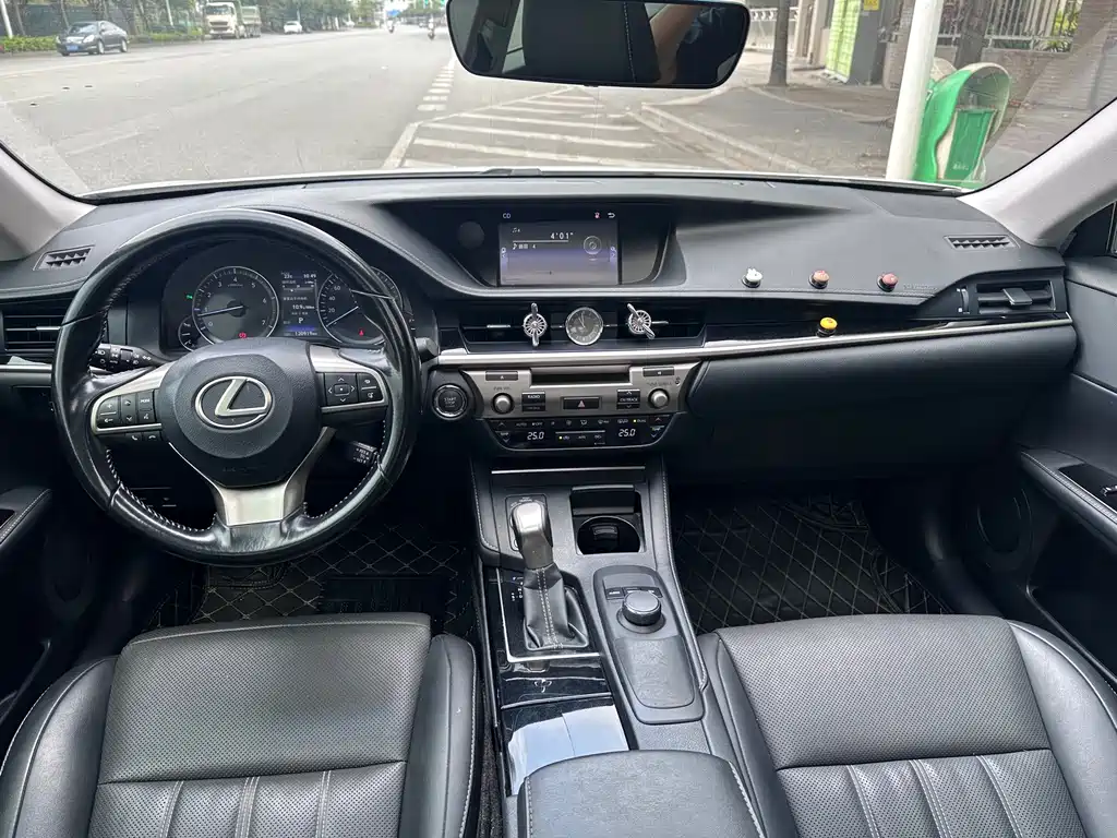 Lexus ES 2015 200 Elite Edition купить на сайте DeffCars