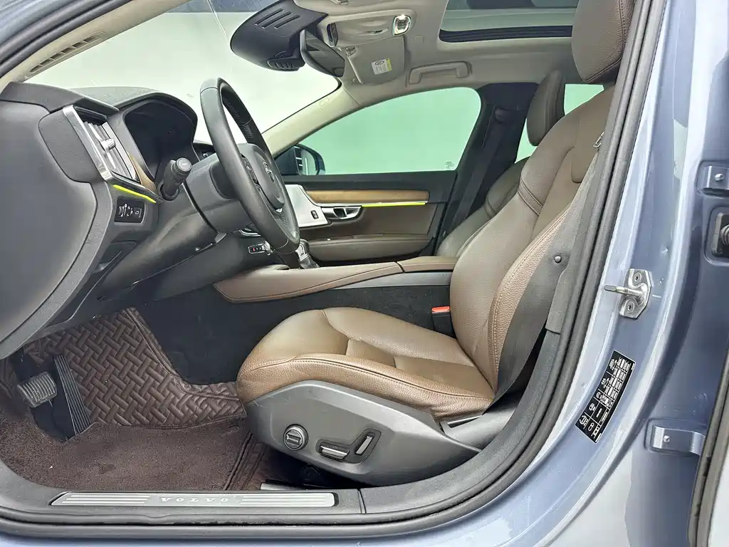 Volvo S90 2020 T5 Zhiyi Luxury Edition купить на сайте DeffCars