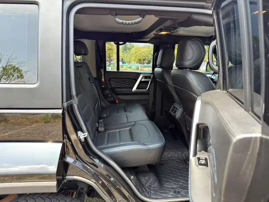 Beijing off-road BJ40 2023 2.0T automatic four-wheel drive city hunter version knight type купить на сайте DeffCars