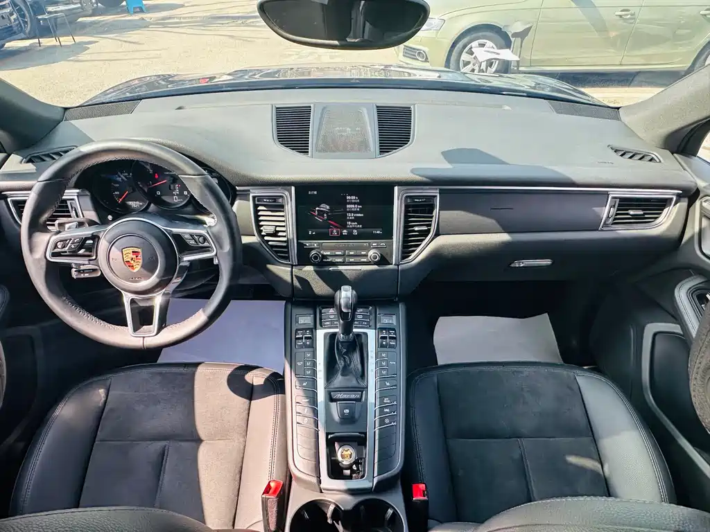 Macan 2017 Macan 2.0T купить на сайте DeffCars