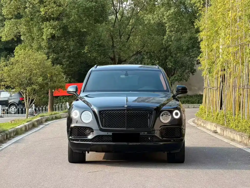 Bentayga 2018 4.0T V8 купить на сайте DeffCars