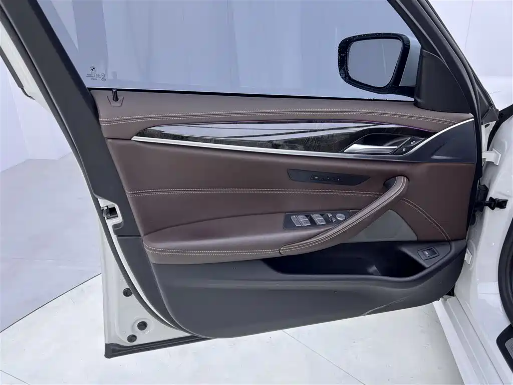 BMW 5 Series 2022 facelift 525Li M Sports Package купить на сайте DeffCars