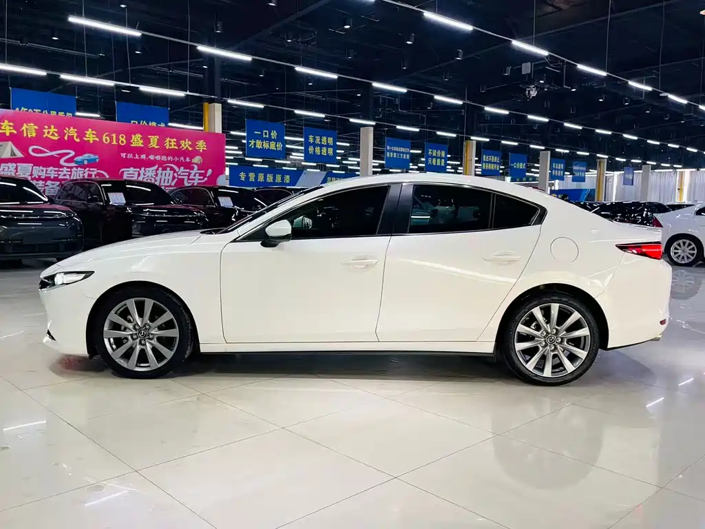 Mazda3 Angkesela 2023 2.0L Automatic Premium Edition купить на сайте DeffCars