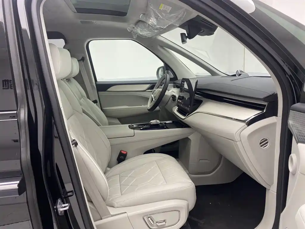 Volvo EM90 2025 Ultra six-seater купить на сайте DeffCars