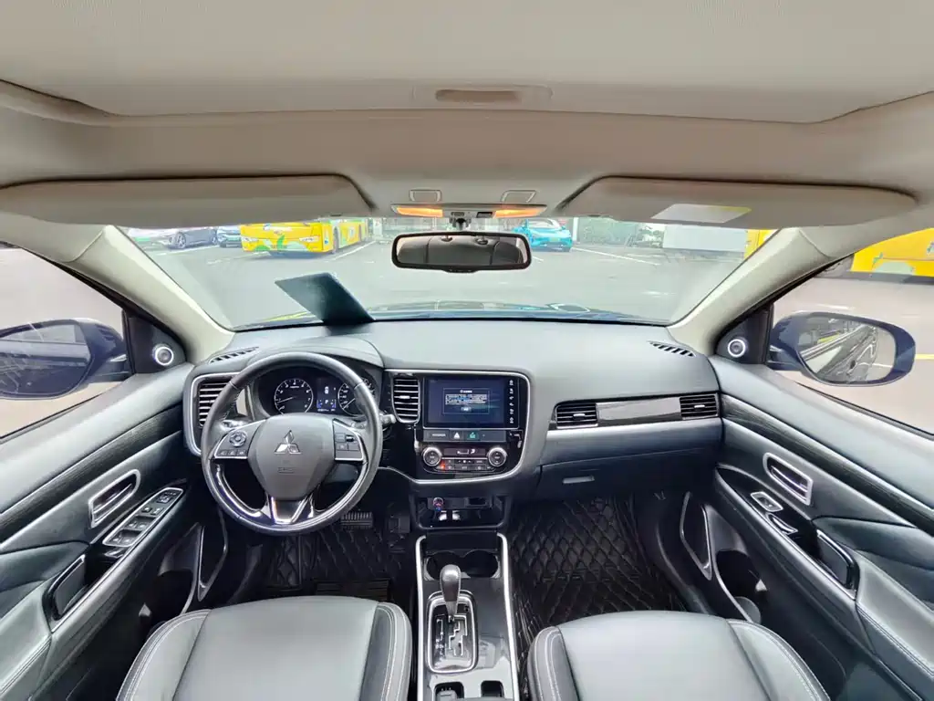 Outlander 2020 2.0L 2WD Enjoy Edition 5 seats купить на сайте DeffCars