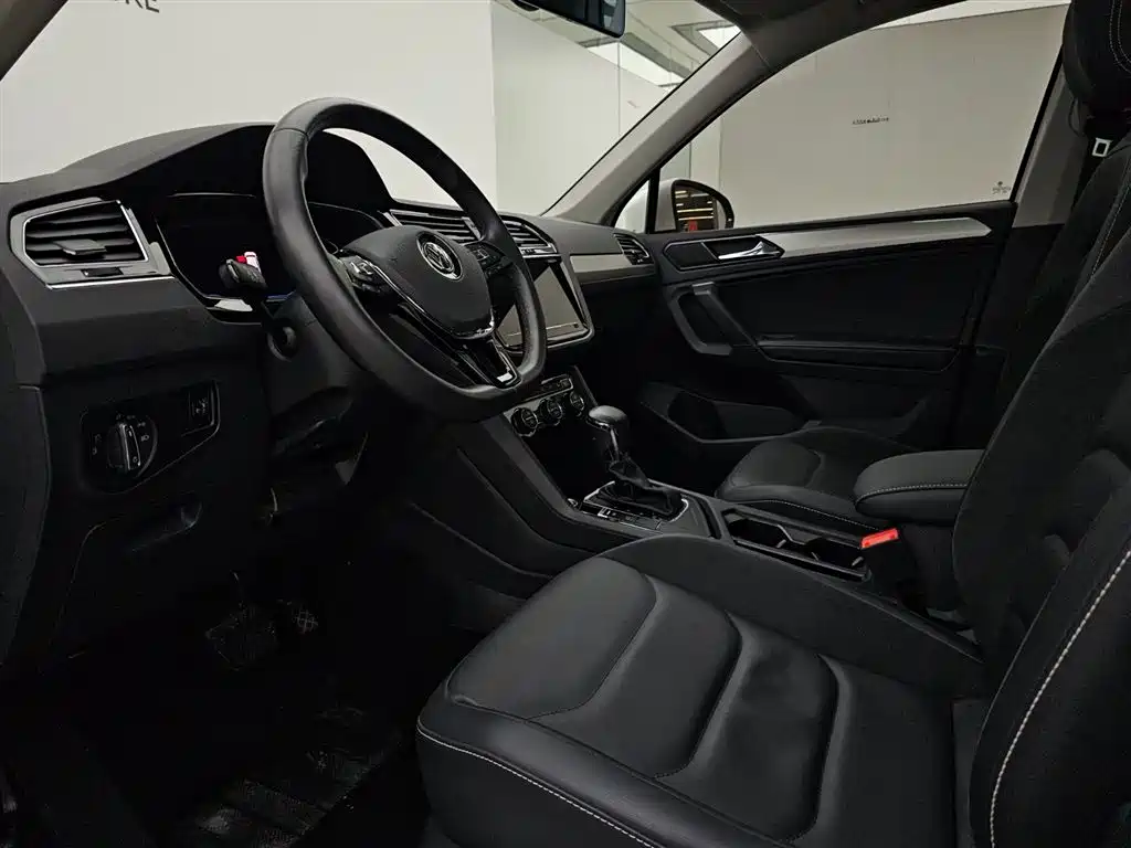 Tiguan L 2020 330TSI automatic two-wheel drive smart luxury version National VI купить на сайте DeffCars