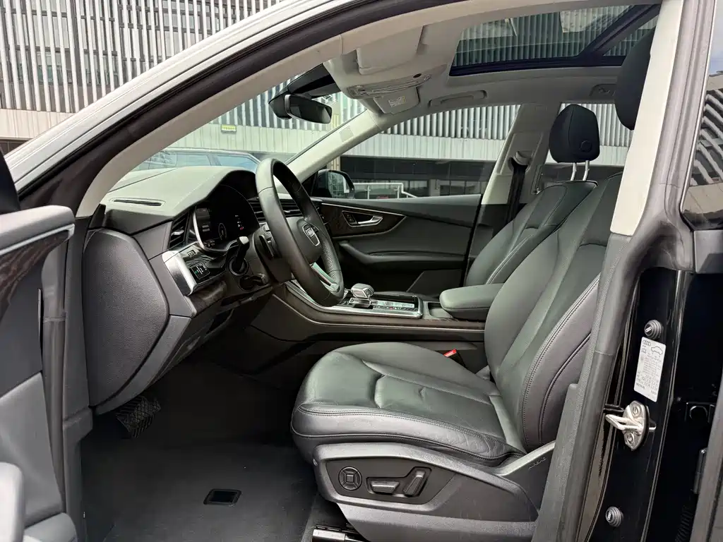 Audi Q8 2022 55 TFSI luxury and dynamic model купить на сайте DeffCars