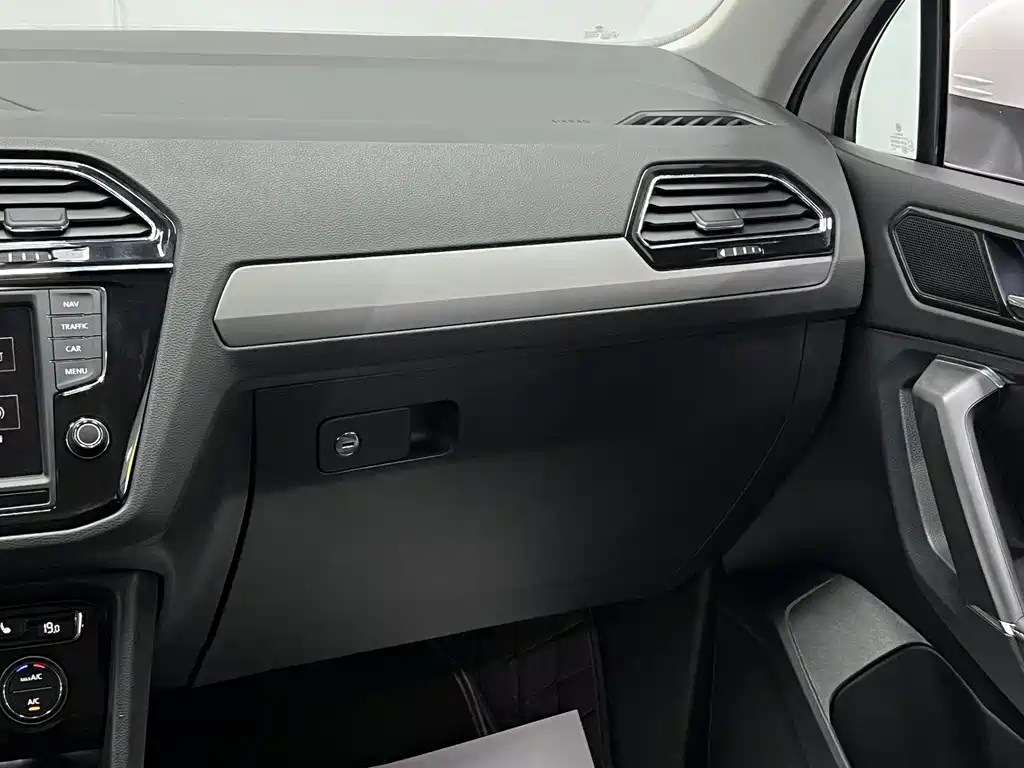Tiguan L 2018 330TSI automatic two-wheel drive flagship version купить на сайте DeffCars